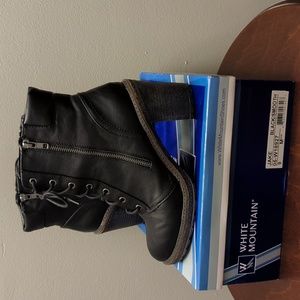 White Mountain Black chunky heeled boots size 9M